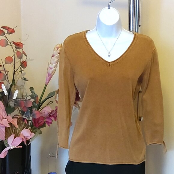 NWT Women’s Yellow Lightweight 3/4 Sleeve Cardigan Pullover Sweater Size 8 or 10 - Picture 2 of 6